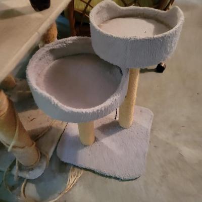 Cat tree small worn