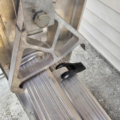 Werner 16' Aluminum Extension Ladder (G-JS)