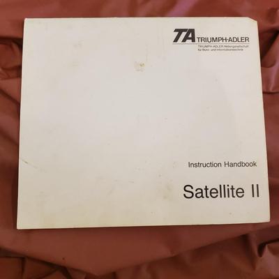 Adler Satellite II Electric Typewriter (BD-KD)
