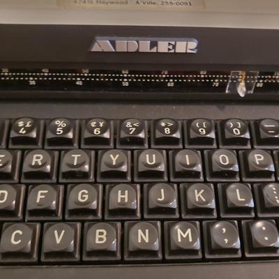 Adler Satellite II Electric Typewriter (BD-KD)