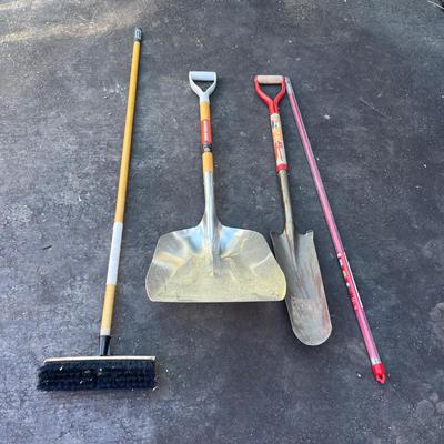 Metal Shelf & Yard Tools (GU-MG)