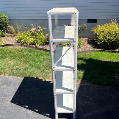 Metal Shelf & Yard Tools (GU-MG)