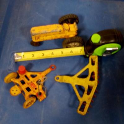 LOT 129 OLD METAL TOY TRACTOR