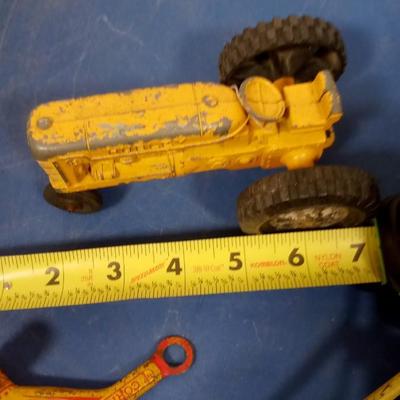 LOT 129 OLD METAL TOY TRACTOR