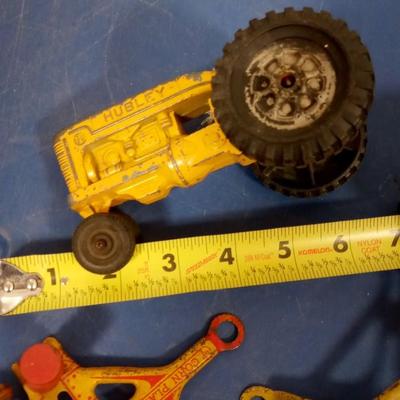 LOT 129 OLD METAL TOY TRACTOR