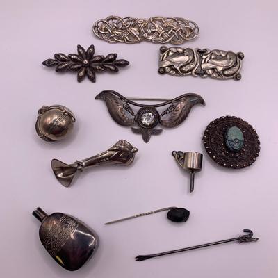 Vintage Pins & Pendants with Sterling Silver & Carved Turquoise Stone (K-HS)