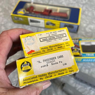 N scale railroad cars