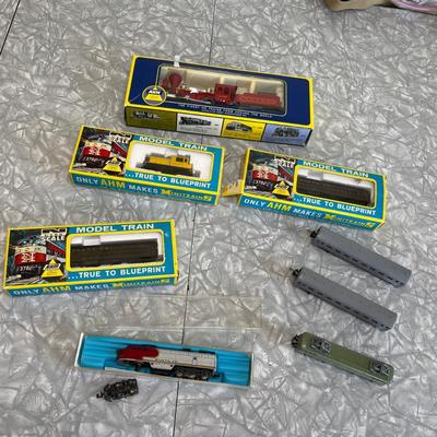 N scale railroad cars