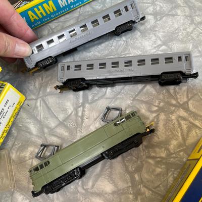 N scale railroad cars