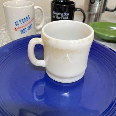 Assortment of kitchen ware