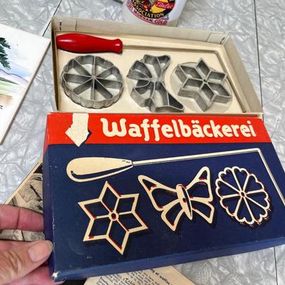 Assortment of kitchen ware
