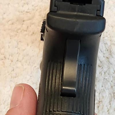 LOCAL PICK UP ONLY Springfield Armory XD- .40 SW caliber with case and two clips