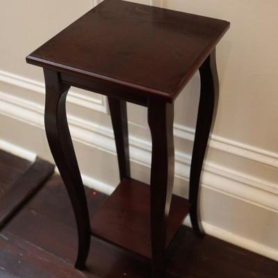 BOMBAY CO. Mahogany 2-Tier Pedestal Stand Side Table