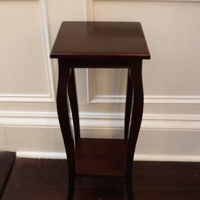 BOMBAY CO. Mahogany 2-Tier Pedestal Stand Side Table