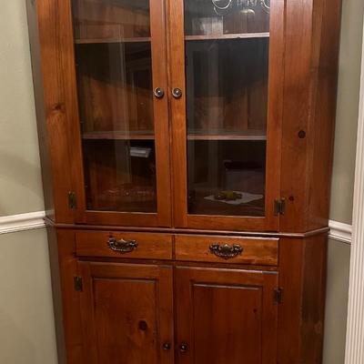 Corner Hutch