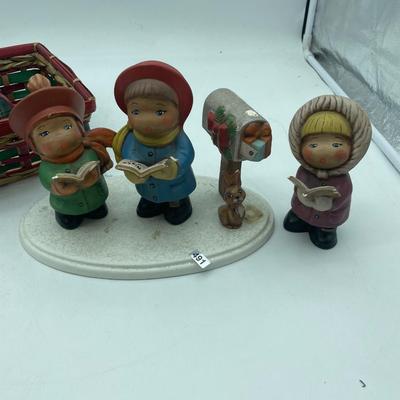 A caroling we’ll go!
