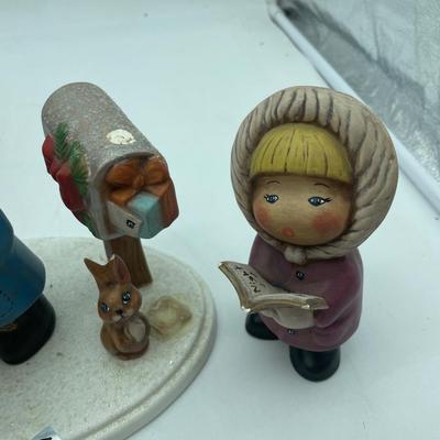 A caroling we’ll go!
