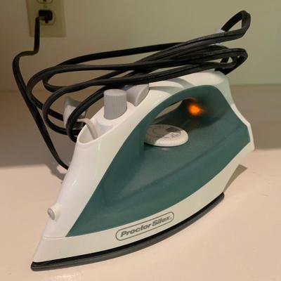 Makita Cordless Vacuum with Laundry and Household Supplies (MB-HS)