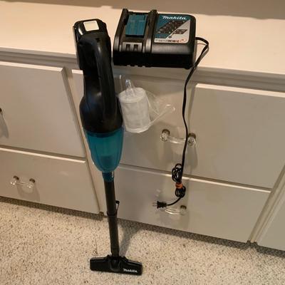 Makita Cordless Vacuum with Laundry and Household Supplies (MB-HS)