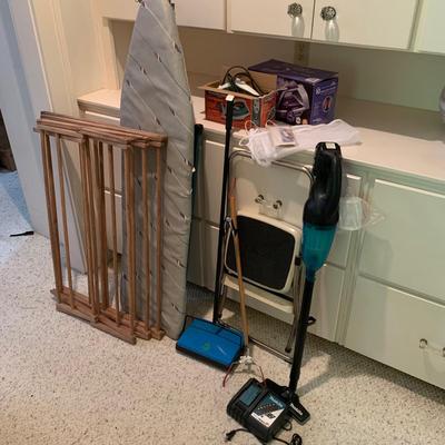 Makita Cordless Vacuum with Laundry and Household Supplies (MB-HS)