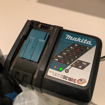 Makita Cordless Vacuum with Laundry and Household Supplies (MB-HS)
