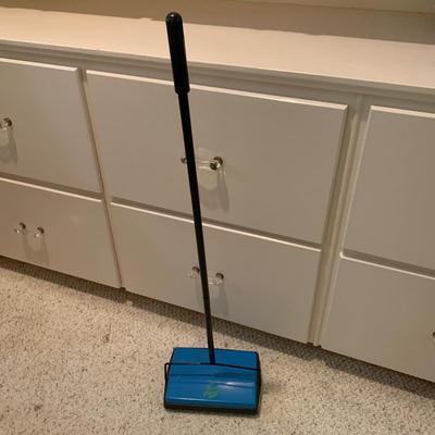 Makita Cordless Vacuum with Laundry and Household Supplies (MB-HS)