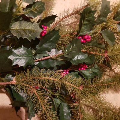 Pinecone, Wreath, and Poinsettia Christmas Decor & More (BS-KD)