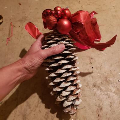 Pinecone, Wreath, and Poinsettia Christmas Decor & More (BS-KD)