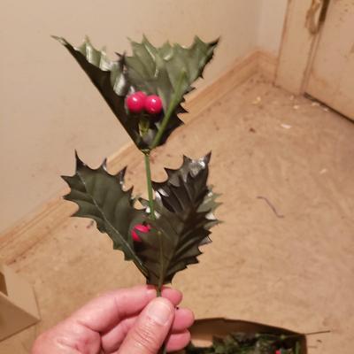 Pinecone, Wreath, and Poinsettia Christmas Decor & More (BS-KD)