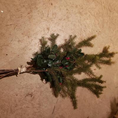 Pinecone, Wreath, and Poinsettia Christmas Decor & More (BS-KD)