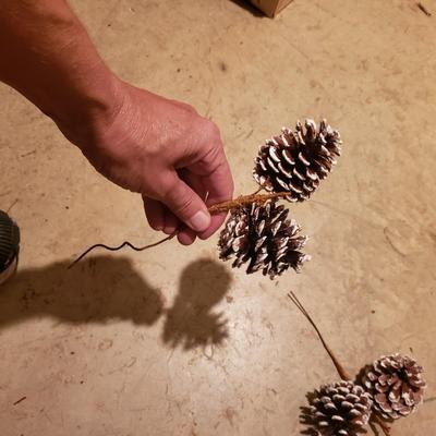 Pinecone, Wreath, and Poinsettia Christmas Decor & More (BS-KD)