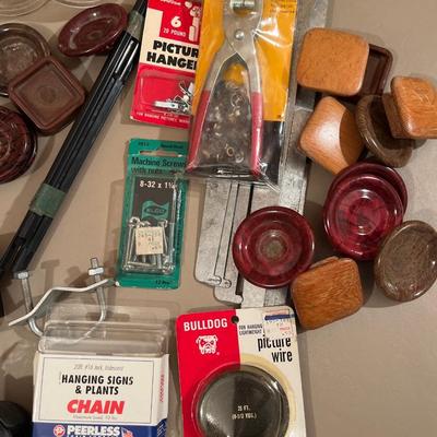 Miscellaneous home hardware items