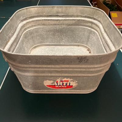 Metal wash tub