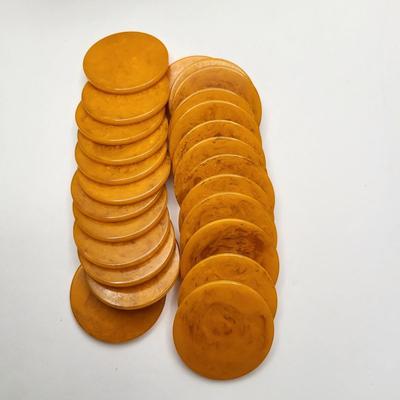 100 Piece Vintage Bakelite Poker Chips