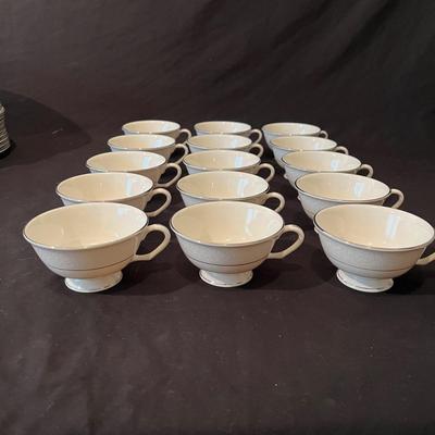 Pickard Brocade Pattern China Set 8+Person & Extras (O-MG)