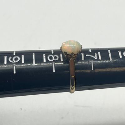 Antique 14k Ladies Opal Ring