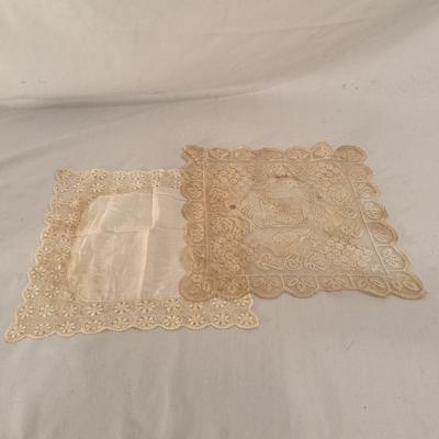 Framed Doiley, Lace Collar, and More (D-DZ)