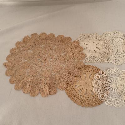Framed Doiley, Lace Collar, and More (D-DZ)
