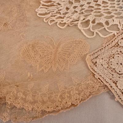 Framed Doiley, Lace Collar, and More (D-DZ)