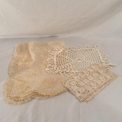 Framed Doiley, Lace Collar, and More (D-DZ)