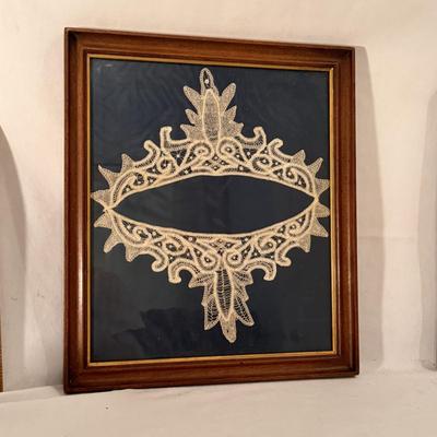 Framed Doiley, Lace Collar, and More (D-DZ)