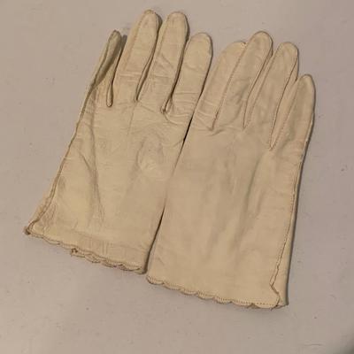 Silk Scarves, Fur Collars, Gloves, & Pantyhose (MB-HS)