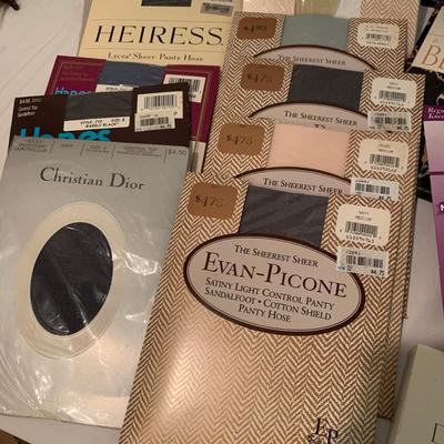 Silk Scarves, Fur Collars, Gloves, & Pantyhose (MB-HS)