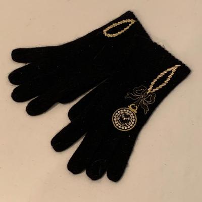 Silk Scarves, Fur Collars, Gloves, & Pantyhose (MB-HS)