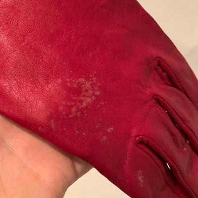 Silk Scarves, Fur Collars, Gloves, & Pantyhose (MB-HS)