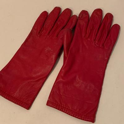 Silk Scarves, Fur Collars, Gloves, & Pantyhose (MB-HS)