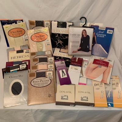 Silk Scarves, Fur Collars, Gloves, & Pantyhose (MB-HS)