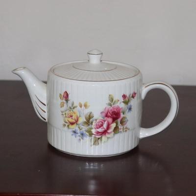 Vintage Ellgreave English Rose Teapot