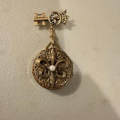 Vintage Fleur de Ladies Pocket Watch