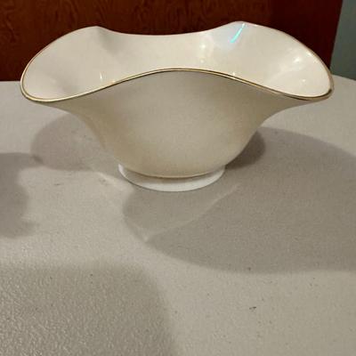Lenox SYMPHONY 6" Round Scalloped Footed Bonbon Bowl Gold Trim